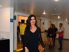 Fátima Bernardes capricha no look e é tietada em show de Lulu Santos