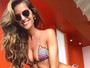 Izabel Goulart mostra corpo sarado em foto: 'A vida é melhor em um biquini!'