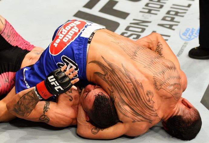 Max Holloway Cub Swanson UFC MMA (Foto: Getty Images)