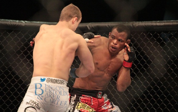 MMA - UFC Jaguará do Sul - Francisco Massaranduba x Jesse Ronson (Foto: Rodrigo Malinverni)