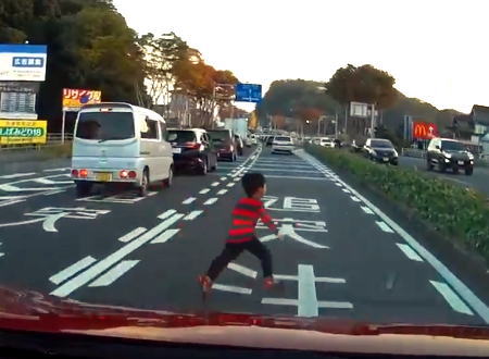 これは良く止まれた!鳥取県で撮影された子供の飛び出しが最強に怖い(°_°)