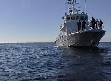 海上の職務質問。海で釣りしてたら海上保安庁の巡視艇がそばに寄ってきた。