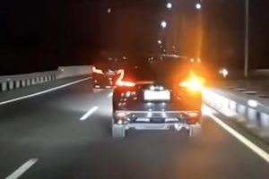 【動画】あほみたいな運転をしていた車が盛大に事故るドラレコ。