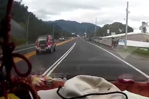 【動画】蛇行運転による死亡事故に巻き込まれたドライブレコーダー。