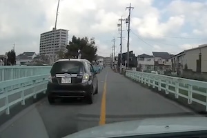 【動画】岡崎ナンバーのフィットによるあおり運転が頭おかしいと話題に。