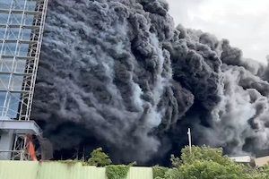 【動画】9人が亡くなった台湾の倉庫火災の煙がすごい。