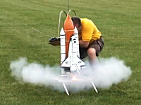1/70スペースシャトルのラジコンが出来た。さっそく打ち上げてみましょう。