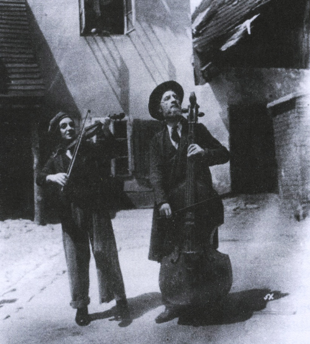 Kadr z filmu "Judeł gra na skrzypcach", fot. za Natan Gross, "Film żydowski w Polsce", wyd. Rabid.