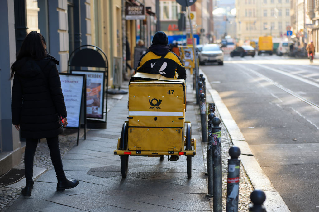 How Electric Bikes Can Cut Delivery Emissions in Cities