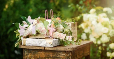 welche geschenke aus holz fuer die hoelzerne hochzeit