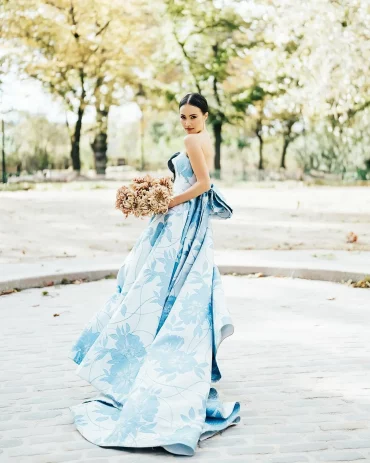 hochzeitskleider prinzessin blaues brautkleid trends 2025 nouvellevoguebridal