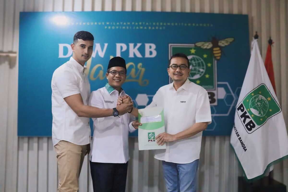 Artis Ali Syakieb resmi mendampingi Dadang Supriatna untuk maju menjadi pasangan Bupati dan Wakil Bupati pada Pilkada serentak 27 November nanti