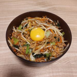 あみの作ってみた!投稿(面倒くさくない！速攻で作れる！『そぼろビビンバ丼』)