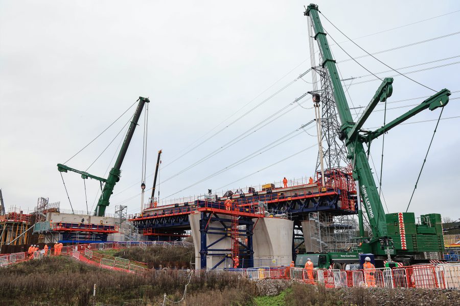 The truss being moved from the first span of River Tame Viaduct.