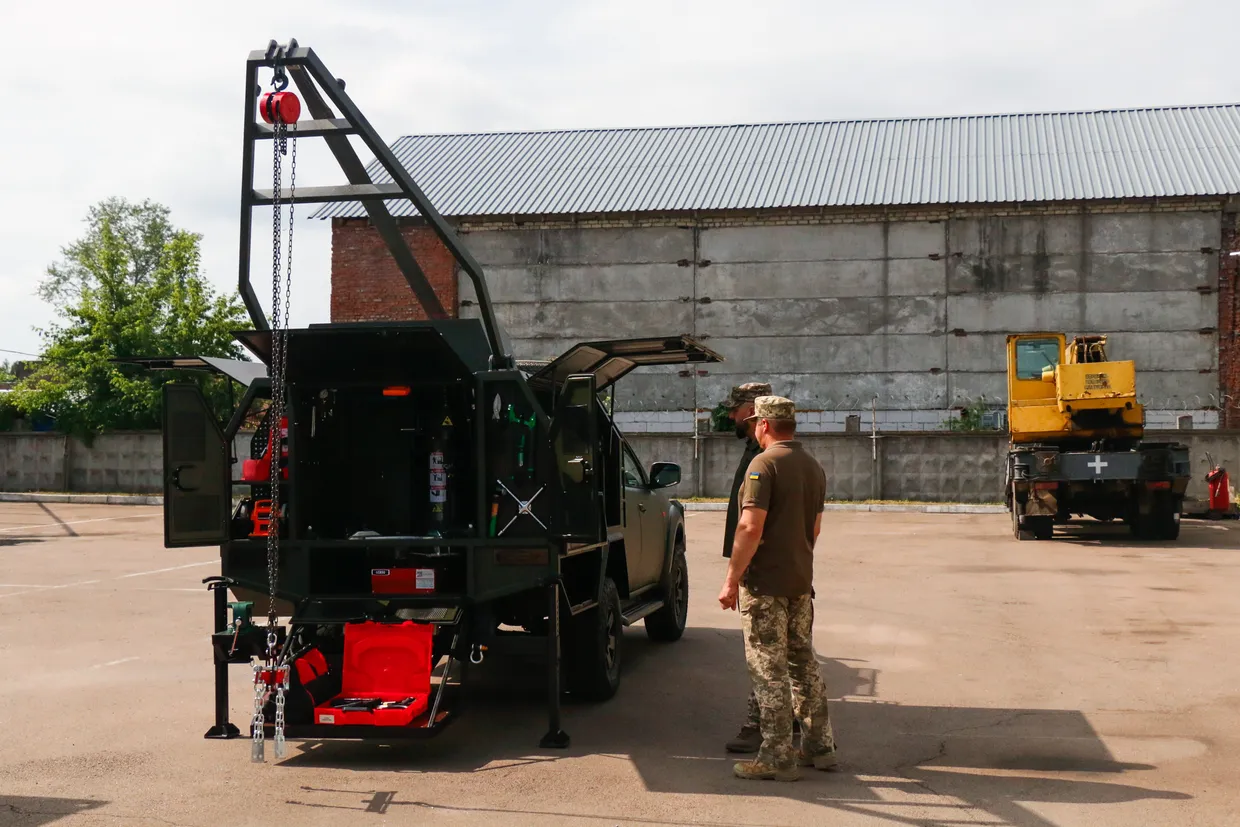 These mobile repair shops save Ukrainian soldiers precious time