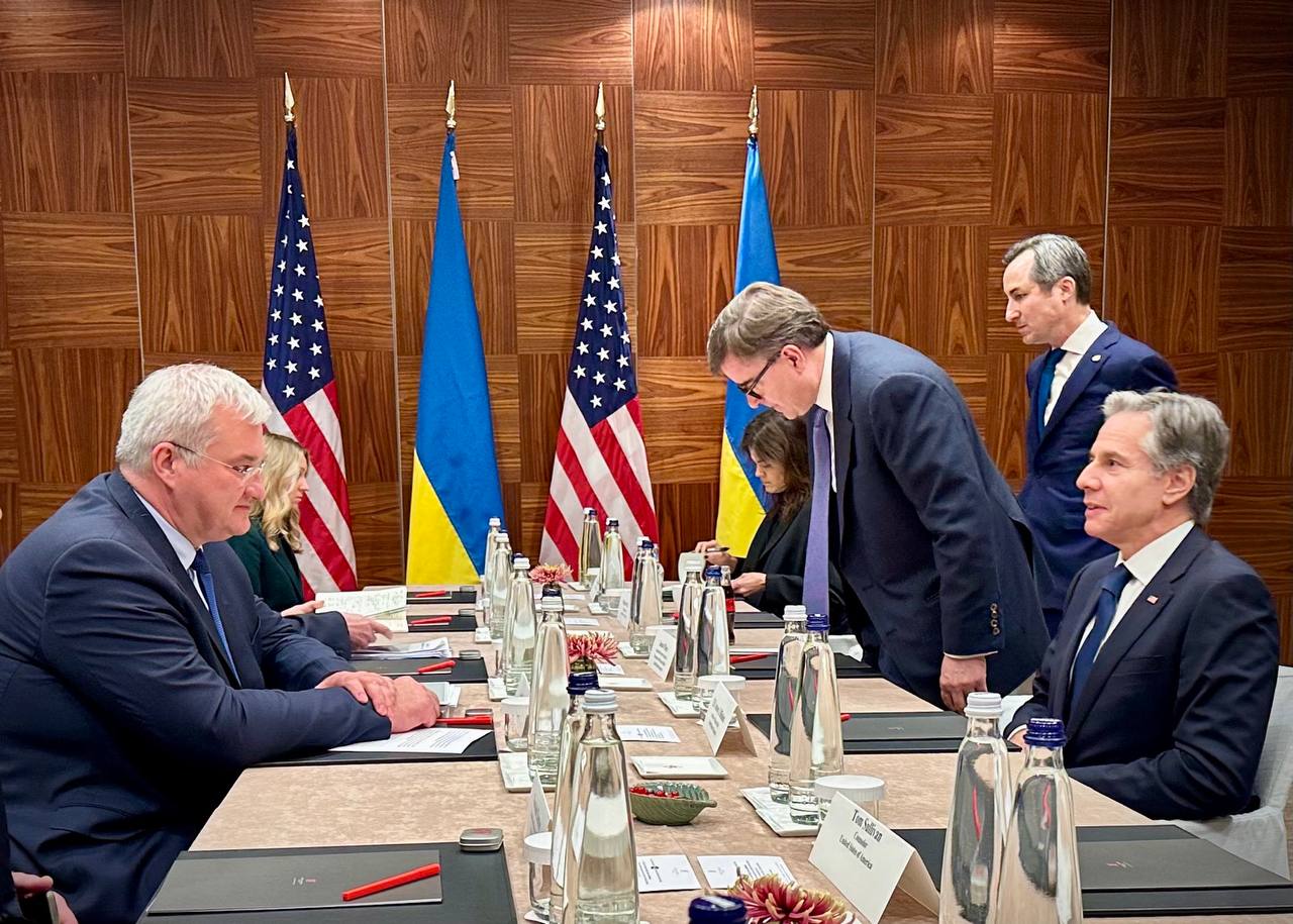 Ukrainian FM meets Blinken in Brussels as new US administration looms