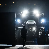 Agriculteurs bloquant la route A16 le mercredi 24 janvier en pleine crise agricole©Karim Daher sur Hans Lucas