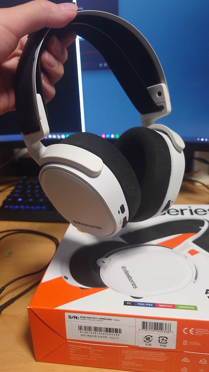 Steelseries ARCTIS7+WIRELESS ゲーミングヘッドセット ヘッドセット ワイヤレス　白