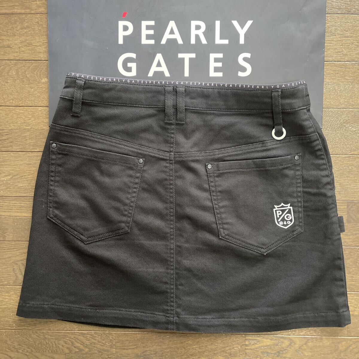 送料無料PEARLY GATESパーリーゲイツPGチャーム付スカートカルゼ回復STRETCH速乾形状安定seasonthru抗菌Pocket D.Navy(半額以下2)中古品