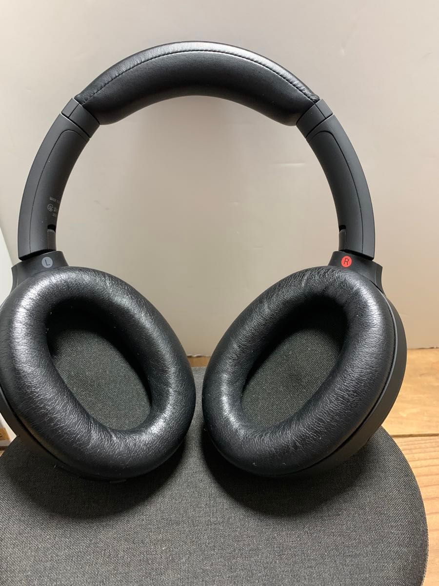 中古美品　SONY WH-1000XM4 SONY ワイヤレスヘッドホン ブラック　ノイズキャンセリング Bluetooth