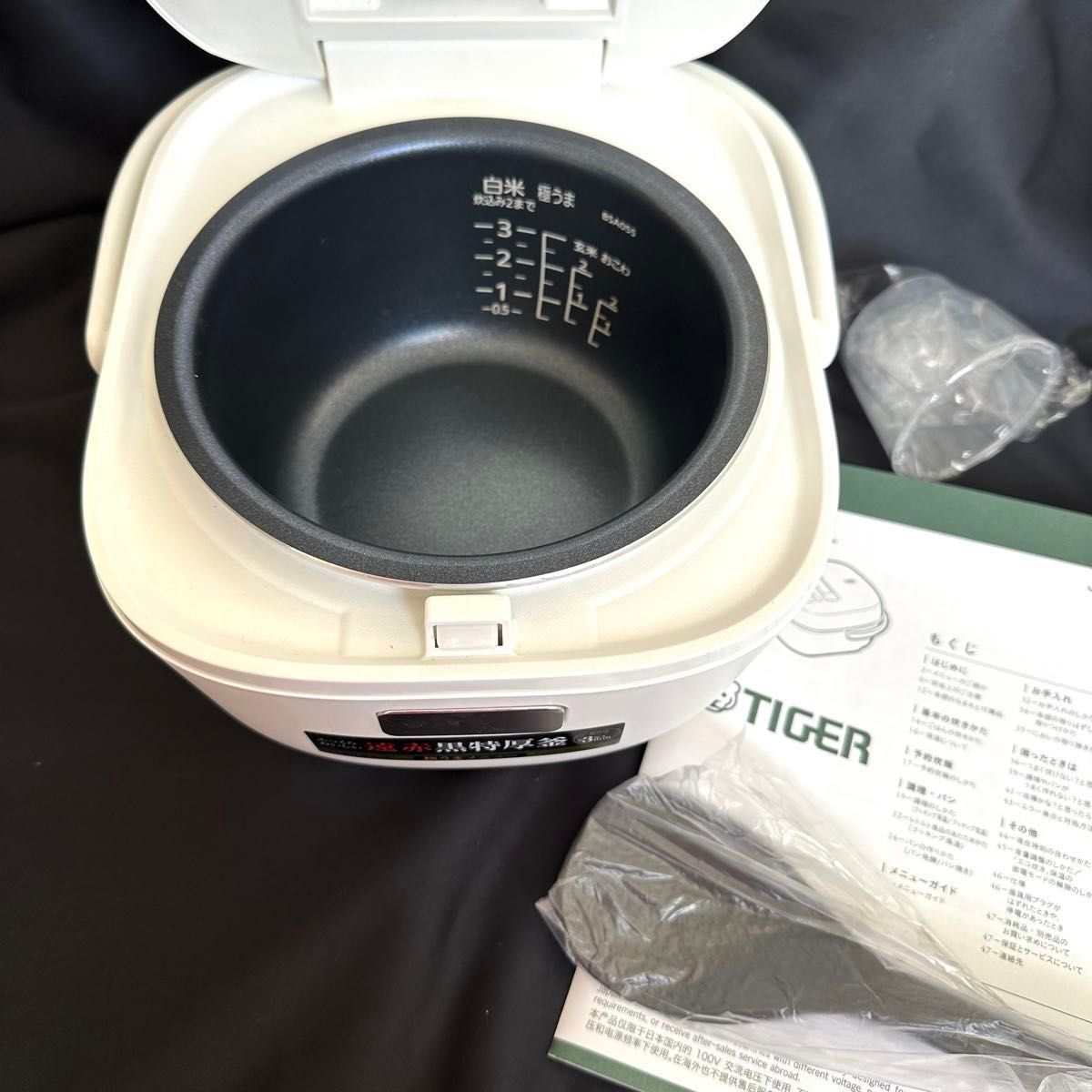 美品TIGER マイコンジャー炊飯器 JBS-A055 WM ホワイト 3合炊き