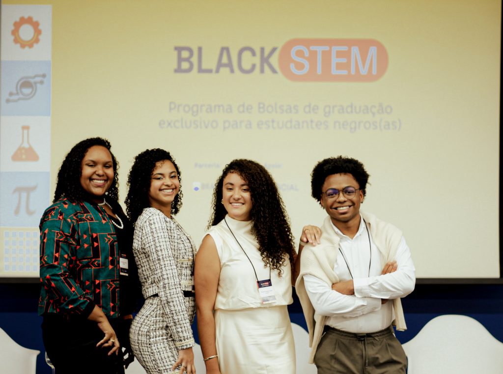 Primeiros estudantes selecionados pelo programa Black STEM para bolsas de estudo no exterior são apresentados em evento na B3 Social