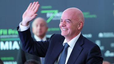 Tak Infantino za�atwi� miliard dolar�w. Tego ju� nie da si� ukry�