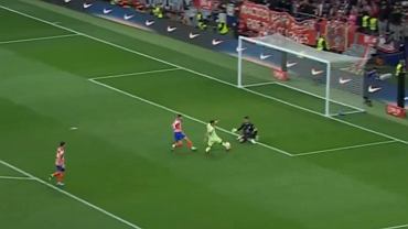 By�a 93. minuta hitu Atletico - Barcelona. Szcz�sny a� si� w�ciek�