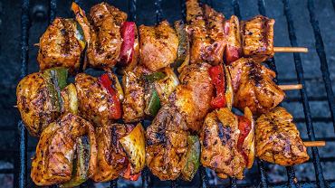 Zasady marynowania miďż˝sa. Rozpocznij sezon grillowy z wiedzďż˝