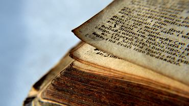 Ten fragment Biblii byďż˝ ukryty przez 1500 lat. Dodaje nowe szczegďż˝y