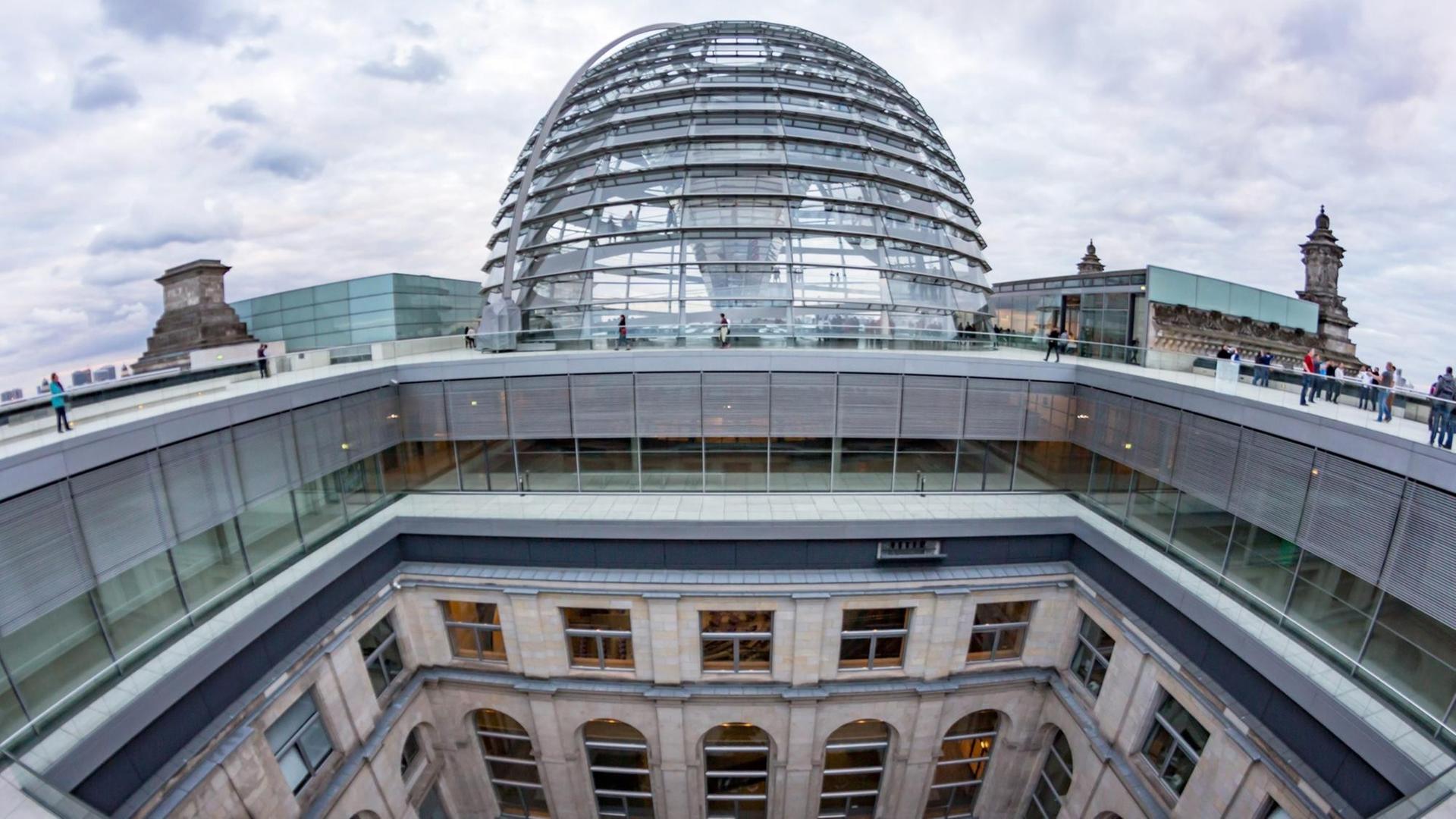 Die Kuppel des Reichstagsgebäudes in Berlin.