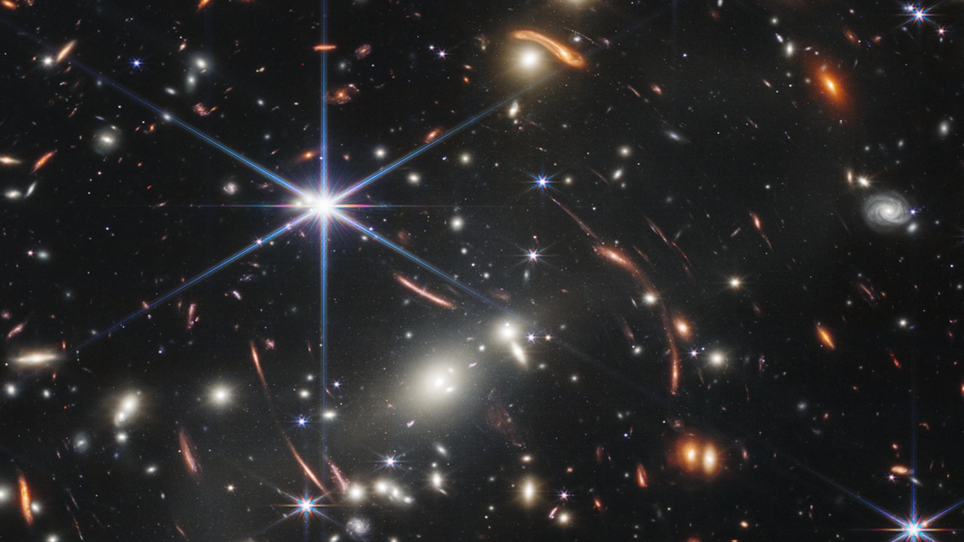 Aufnahme eines strahlenden Galaxienhaufens.