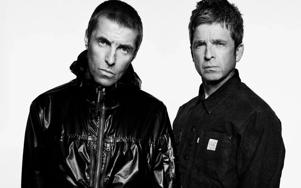 Foto de Noel y Liam Gallagher, líderes de Oasis.