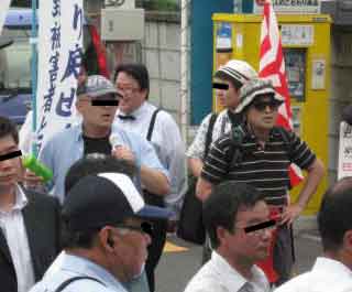 三鷹の反戦パネル展を妨害する在特会(2)