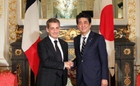 訴追されたサルコジと安倍