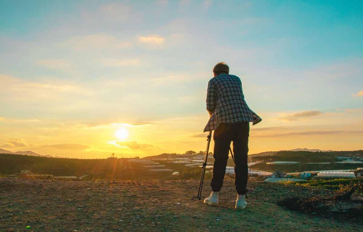 rakkaus, söpö, muotokuva, kaunis, matkustaa, onnellinen, ihana, mies, aurinko, taivas, horisontti, pilvi, auringonnousu, aamu, auringonvalo, auringonlasku, valokuvaus, ilta, ilmapiiri earth, ruoho, ruohoalue, loma, ala, meri, hauska, mäki, ilmapiiri, kesä, ekoalueella, tyttö, puu, maisema, sääilmiö, onnellisuus, tyyni, hiekka, kuvatoimisto