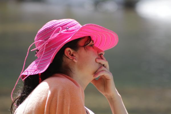 casquette,Cricket cap,gens,lèvre,Soins de la vue,chapeau