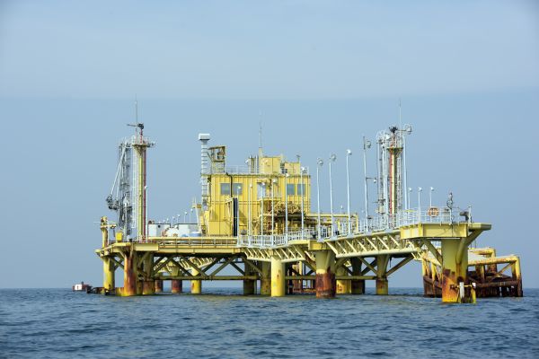 море,нефтена платформа,Воден транспорт,полу потопяеми,плаващ склад производство и разтоварването,офшорни сондажи