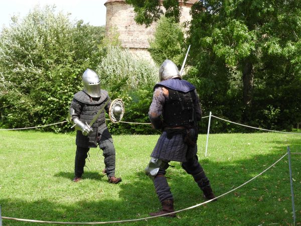 combat in armor,fifteenth century,rytíř,ozbrojený,meč,štít