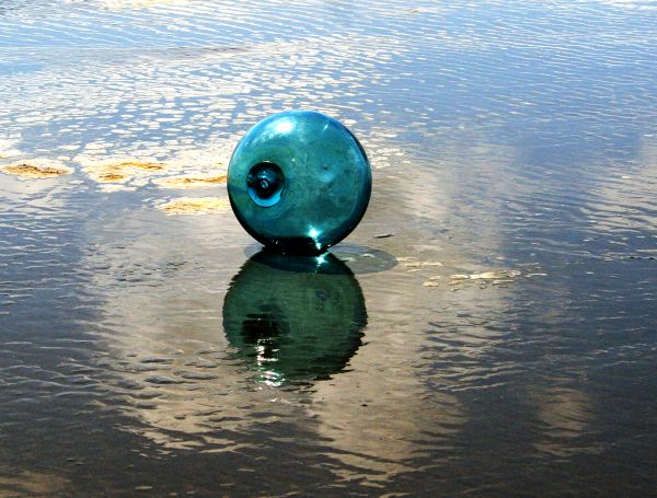 Japanese Glass Float,Northwest Beach Scenic,rannalla kävellä,vesi,ajatukset,sininen