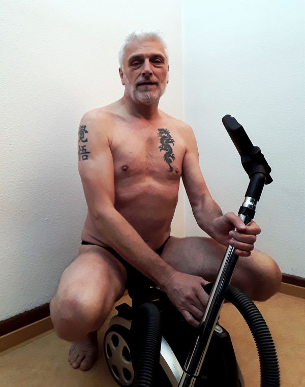 человек,Манн,Голый мужчина,nude man,male naturist cleaner,male naked cleaner