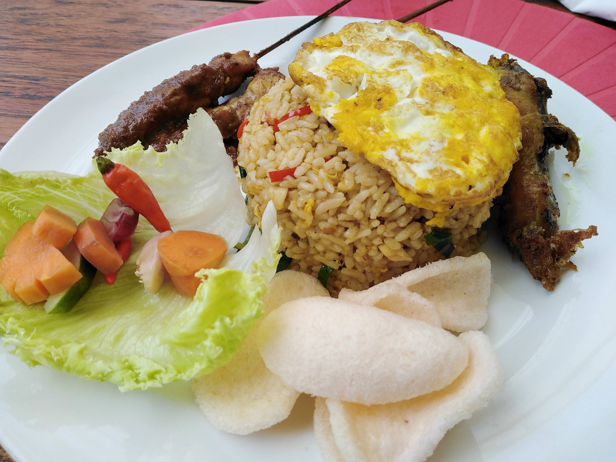 comida, vajilla, arroz blanco, ingrediente, plato, arroz, alimento básico, receta, arroz frito, granos de maíz, cocina, plato, arroz jazmín, arroz glutinoso, Produce, Arroz integral, jollof rice, arroz al vapor, Spiced rice, comida frita, teclado, carne, Shish taouk, Nasi goreng, plato, Basmati, adornar, Arroz Tailandés frito, Nutrición vegana, arte culinario, guarnición, Comida comfortable, Pincho, maíz dulce, desayuno, comida chatarra, comida, la carte food, Cocina española, cocina, cena, comer con los dedos, almuerzo, Iranian cuisine, delicadeza, Cuban food, comida mediterránea, Puerto rican cuisine, cocina japonesa, Comida brasileña, Hawaiian food, Carnaroli, Shashlik, Fruta, desayuno tardío, comida tailandesa, limón, Pepino, hoja de banana, comida americana, Arroz con pollo, comida china, aperitivo, Vegetal de hoja