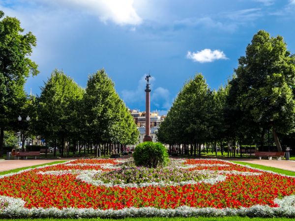 Monument, Himmel, Moskau, trubnaya square, Bäume, Blumen