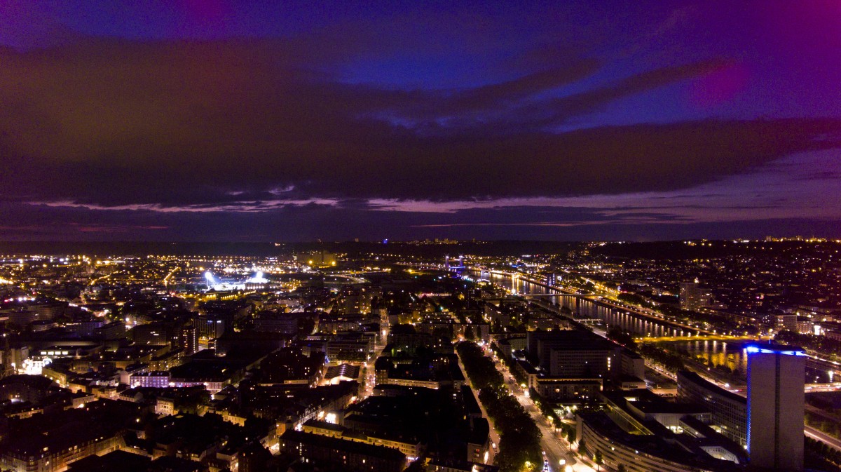 solnedgång, Sol, sommar, stad, stad, centrum, urban, byggnader, flod, färger, moln, himmel, röd, rosa, blå, frankrike, gator, landskap, panorama, natt, kväll, Drönare, antenn, Foto, stadsbild, storstadsområde, metropol, stadsområde, flygfotografering, mänsklig bosättning, horisont, skymning, landmärke, horisont, ljus, belysning, skyskrapa, arkitektur, fotografi, fågelperspektiv, tornblock, bostadsområde, moln, förort, byggnad, värld, torn