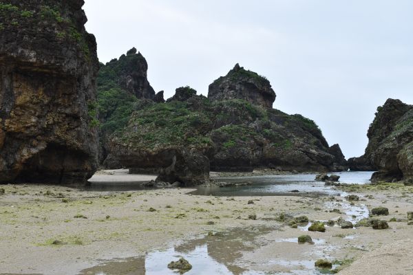 pláž, Okinawa, Japonsko, tělo z vody, skály, zima