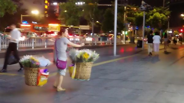 ผู้ขายถนน, flower vendor, ดอกไม้, กลางคืน, ถนน, เมือง