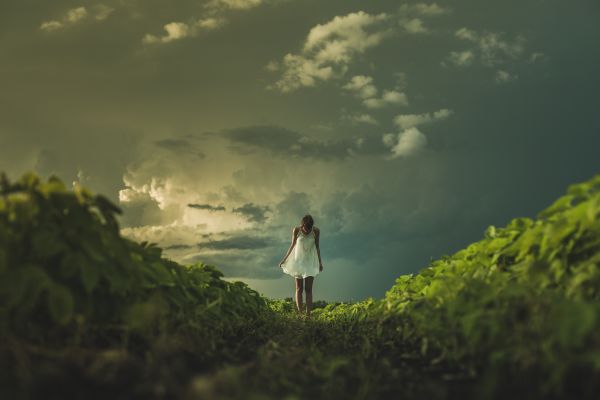 sea,nature,person,grass,outdoor,horizon