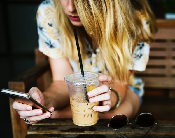 cafea,telefon,băutură,mâncare,ochelari,frumuseţe