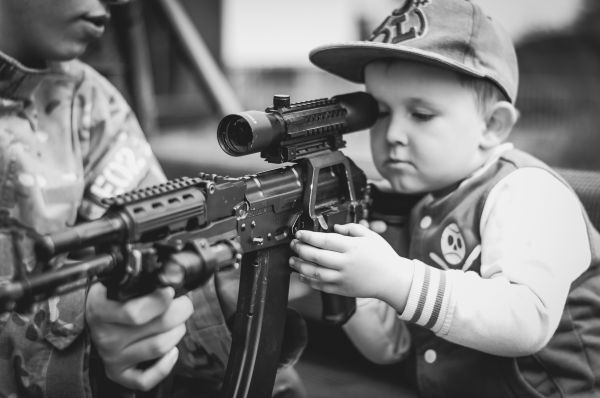 osoba,ludzie,fotografia,wojskowy,czarny i biały,chłopak