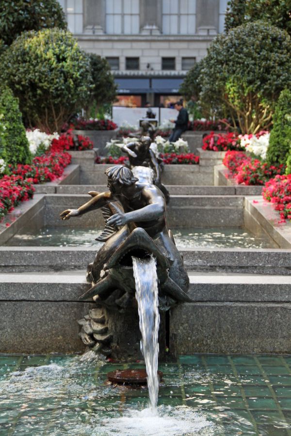 new york,manhattan,monument,statue,sculpture,water fountain